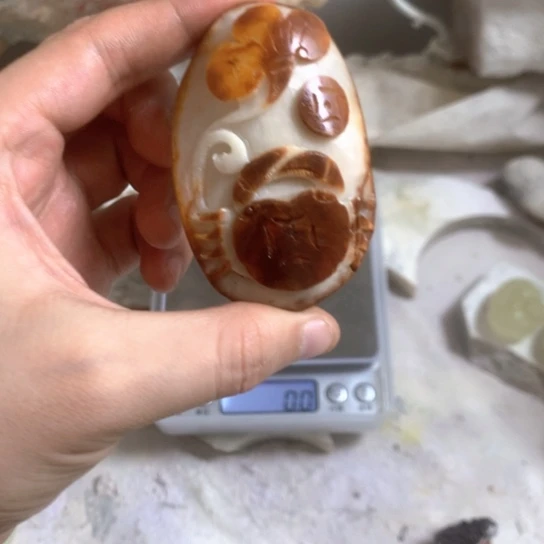 和田玉未镶嵌把件