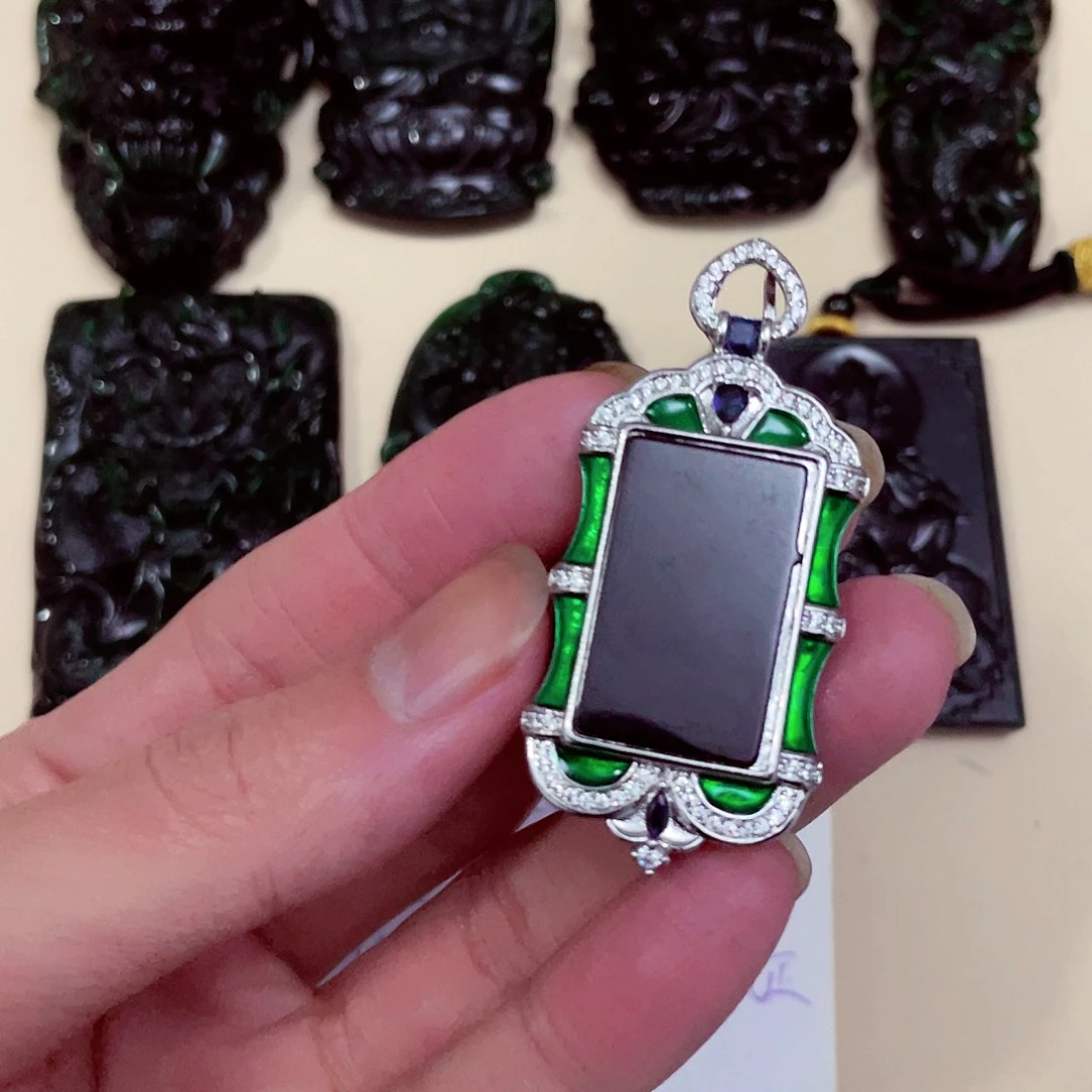 翡翠颈饰未镶嵌翡翠