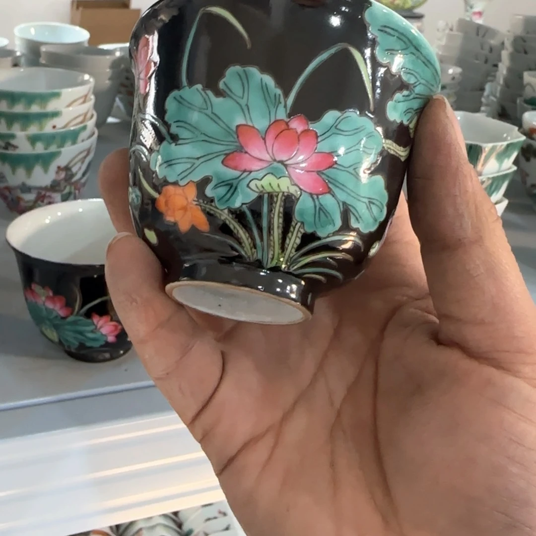 瓷片好想看这两只猪打架哈哈