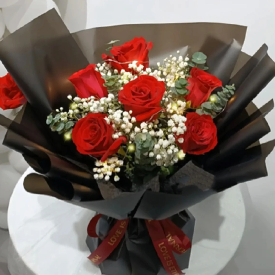 满天星晨 6支玫瑰满天星尤加利