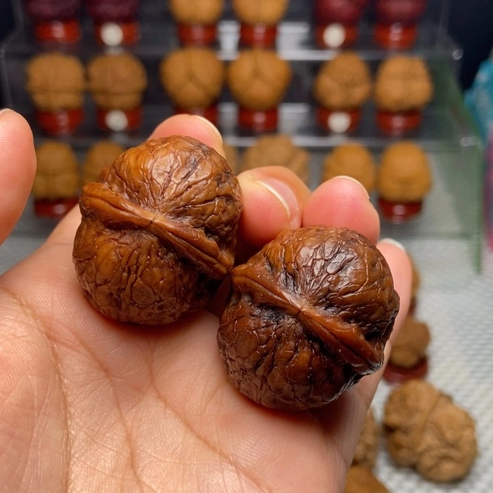 文玩核桃把件碧玉猫眼57