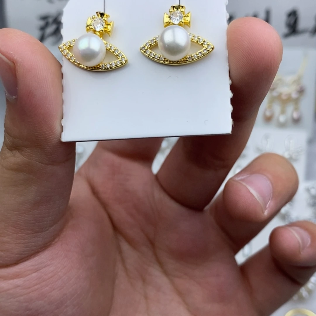 淡水珍珠耳饰未镶嵌