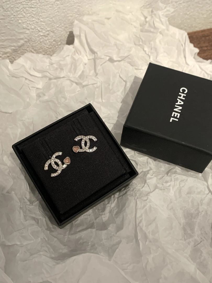 全新未使用 Chanel/香奈儿 HIHI/25P双C镶钻爱心耳钉/12039019