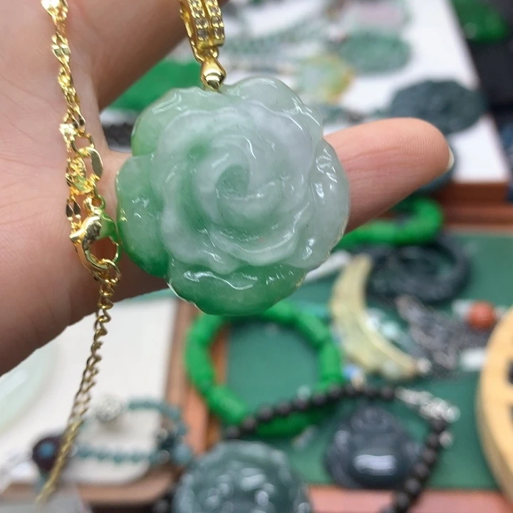 颈饰未镶嵌翡翠吊坠