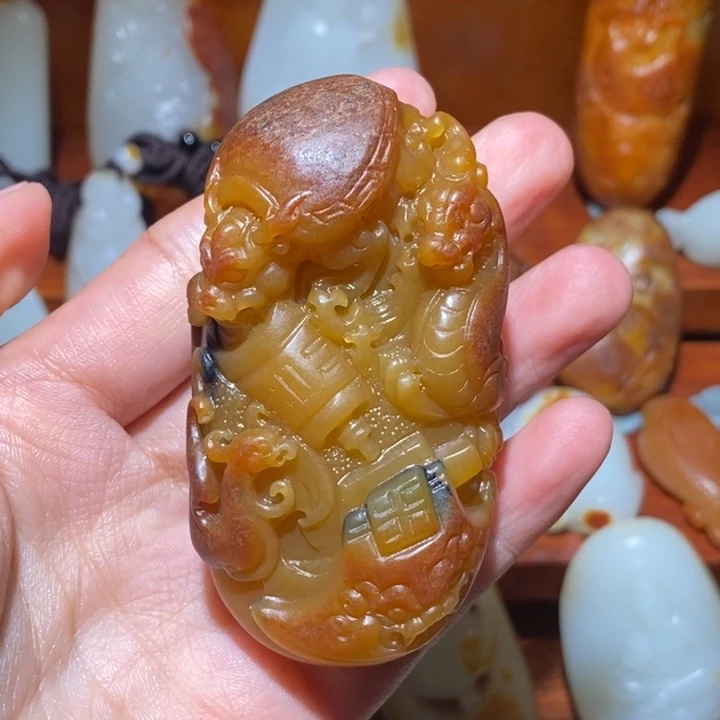 翡***玉和田玉未镶嵌颈饰