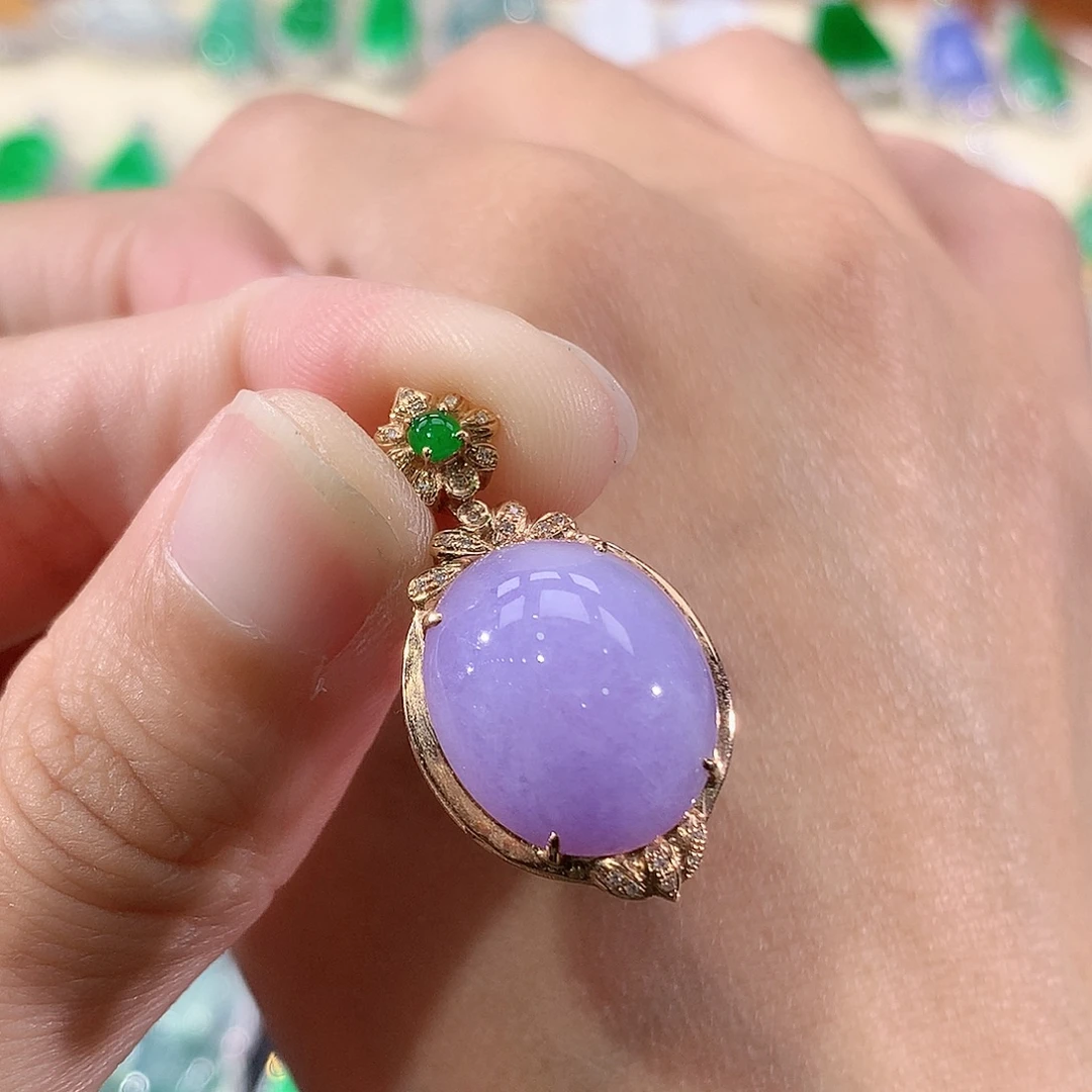 翡翠18K金镶嵌颈饰