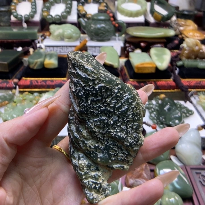 未镶嵌岫岩河磨玉（透闪石质玉）把件自*