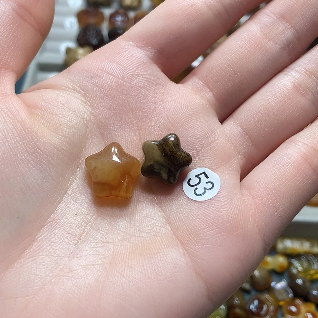 琥珀裸石未镶嵌诸**利，