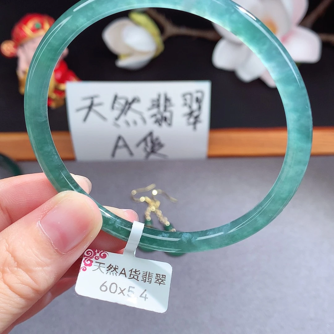 翡翠手镯（圆镯）未镶嵌