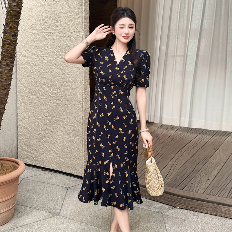 2025夏季新款法式V领碎花淑女气质通勤气质长款鱼尾裙开叉连衣裙