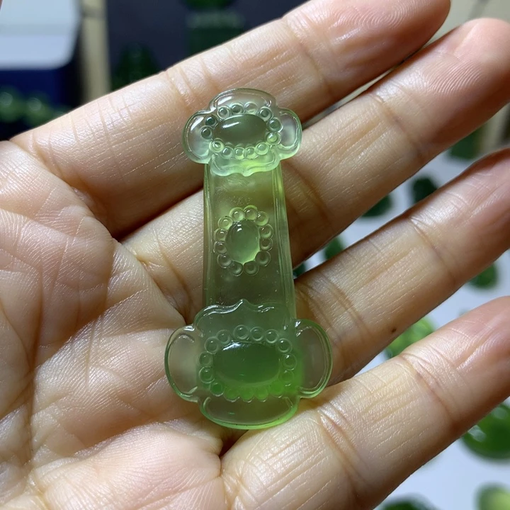 岫玉未镶嵌颈饰吊坠