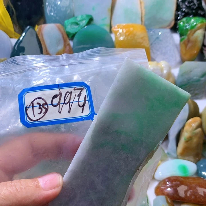 翡翠未镶嵌颈饰缅甸天然翡翠吊坠挂件片料边角料牌子