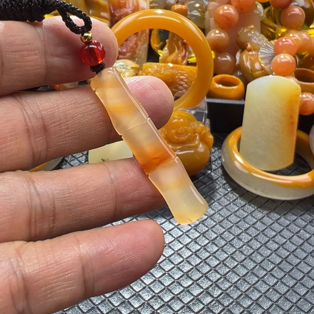 石英质玉未镶嵌颈饰