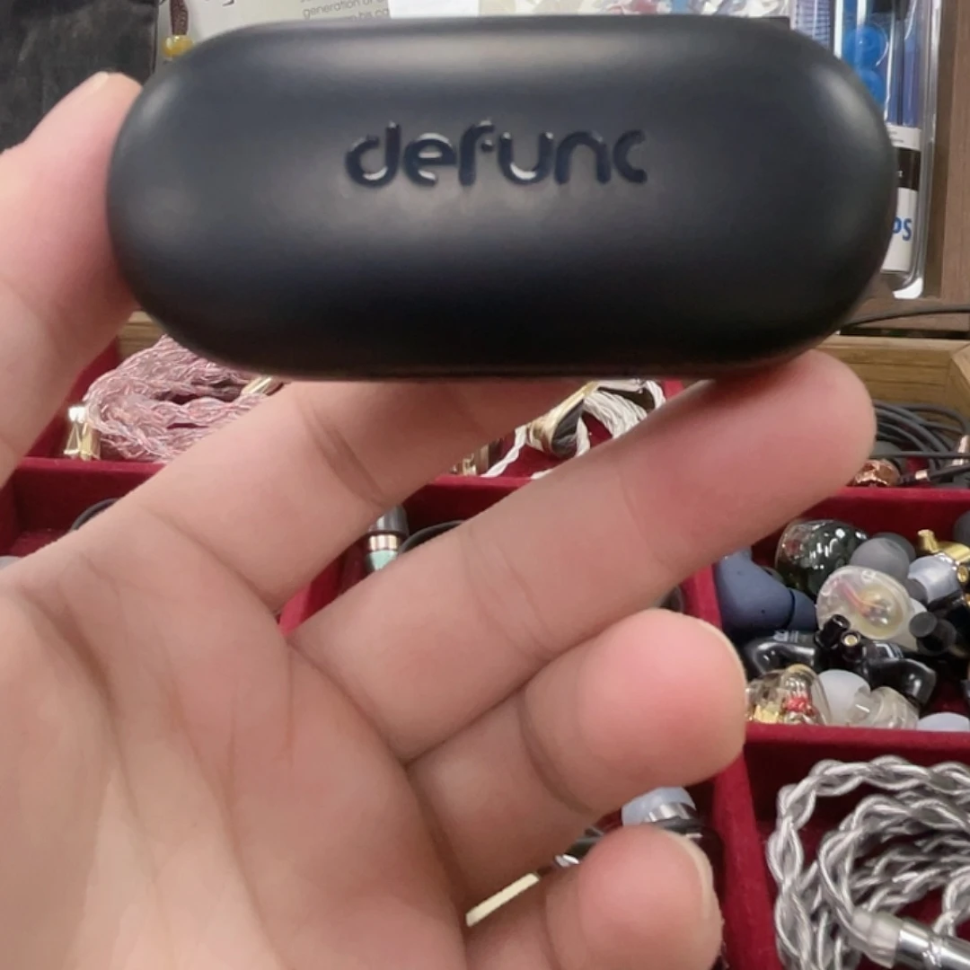 非常不错国外品牌黑色蓝牙耳机