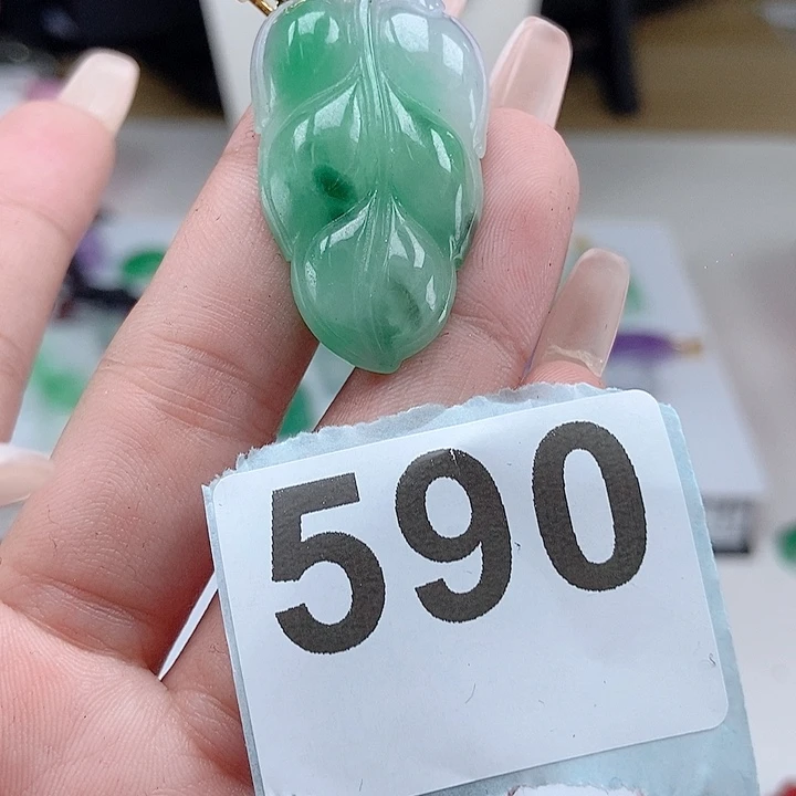 翡翠颈饰未镶嵌吊坠