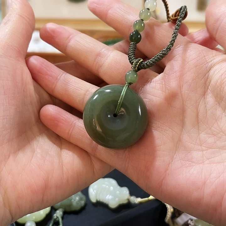 爱***）和田玉未镶嵌颈饰