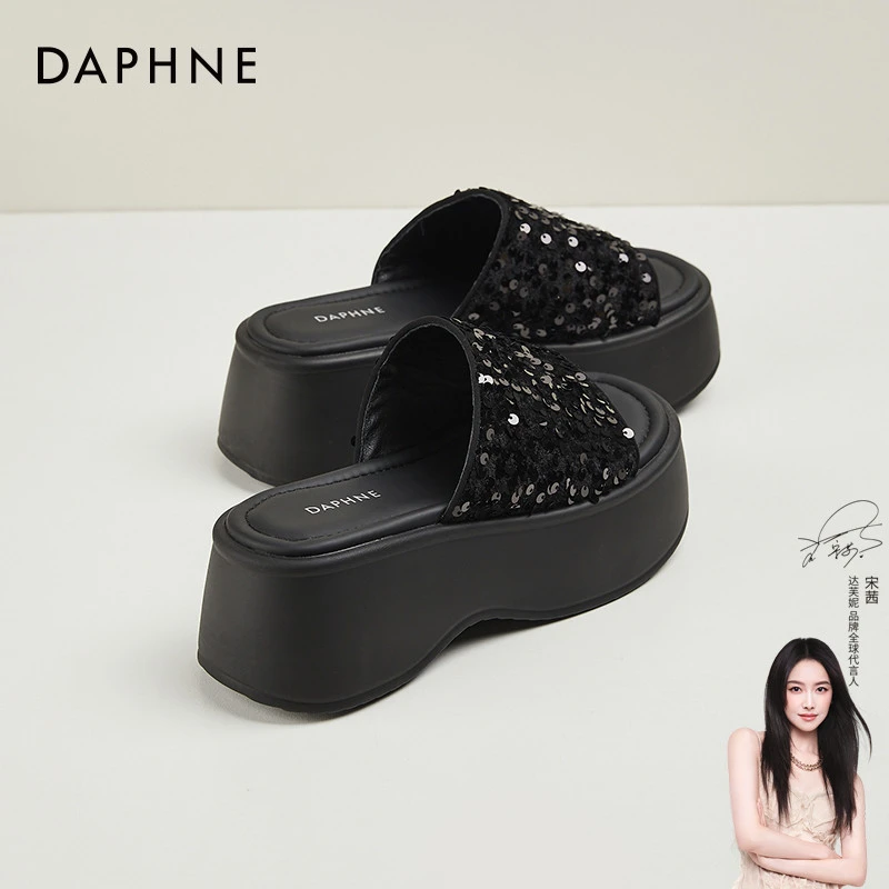 达芙妮网红拖鞋女超火小个子增高6CM8CM厚底松糕坡跟亮皮外穿时尚