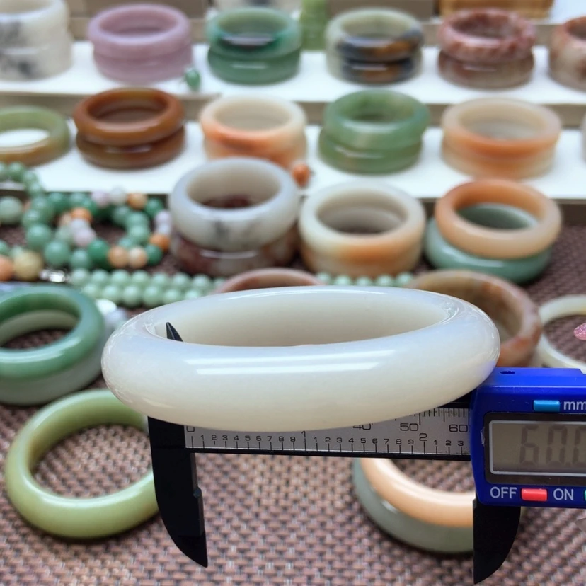 【闪购商品】石英质玉手镯未镶嵌