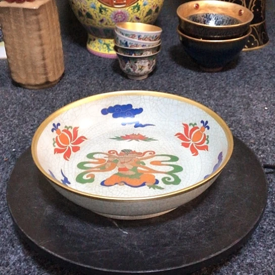 瓷片瓷器一件，品相完好