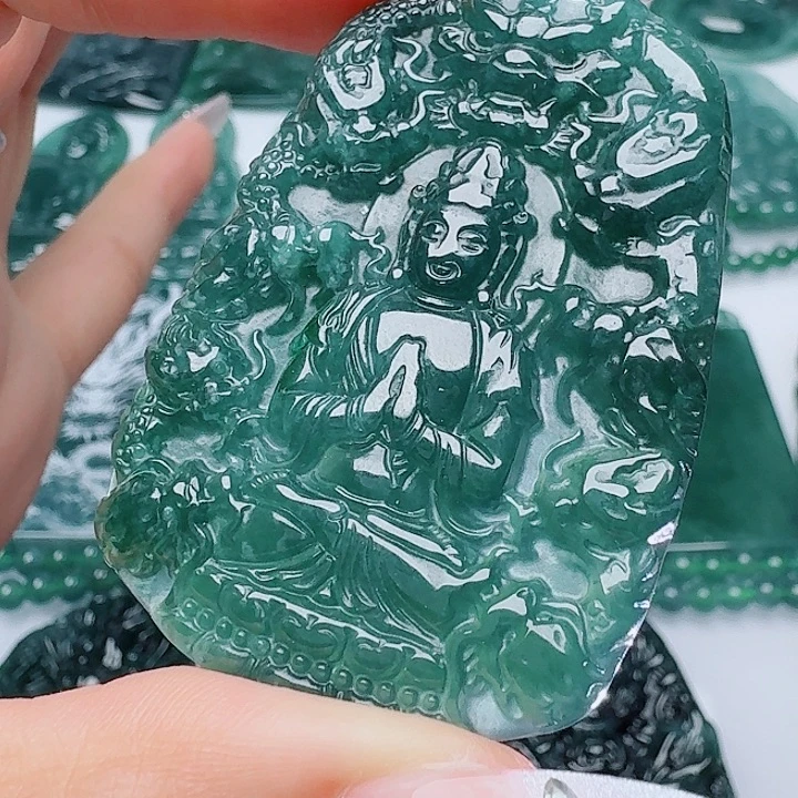翡翠未镶嵌颈饰天然的A货翡翠多样性发其一