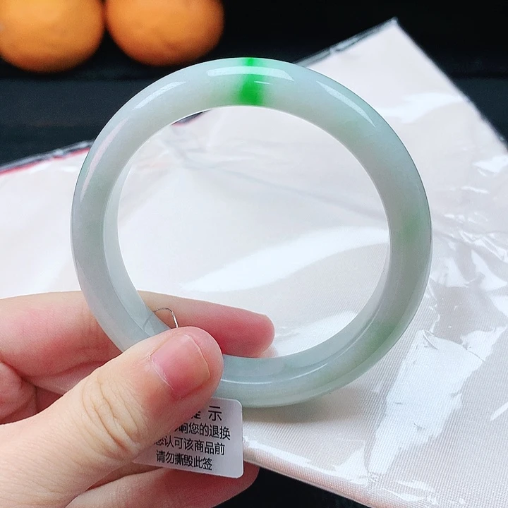 翡翠手镯未镶嵌52圈