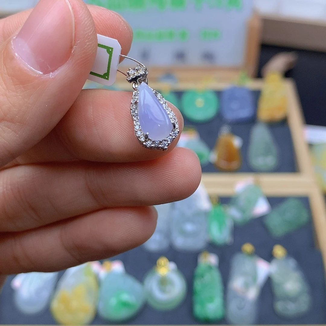 翡翠颈饰未镶嵌翡翠