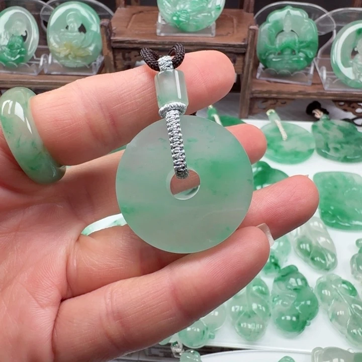 石英质玉颈饰未镶嵌玄*?