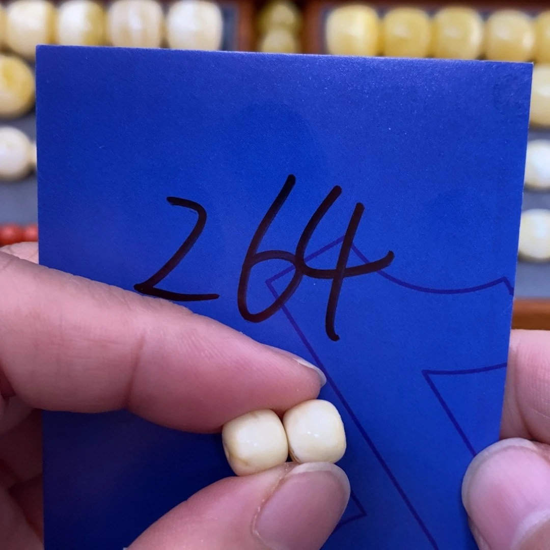 裸石蜜蜡未镶嵌M****e