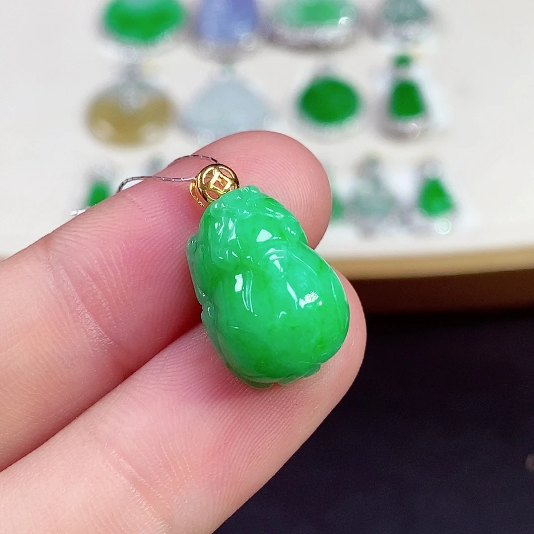 翡翠18K金镶嵌颈饰