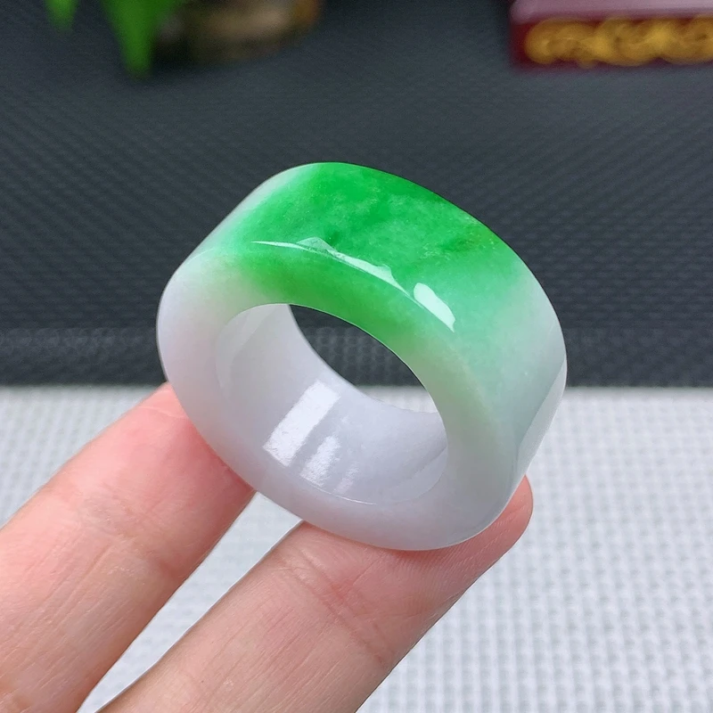 天然缅甸翡翠A货飘阳绿扳指玉戒指内径21.3*12.2*6mm20.24