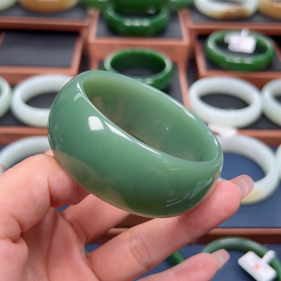 未镶嵌手镯和田玉（碧玉）