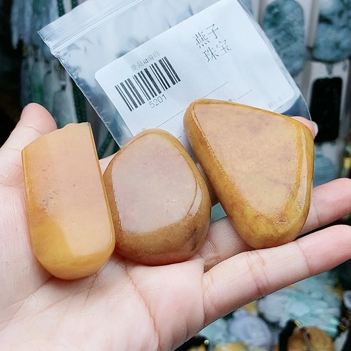 颈饰足铂镶嵌翡翠翡翠