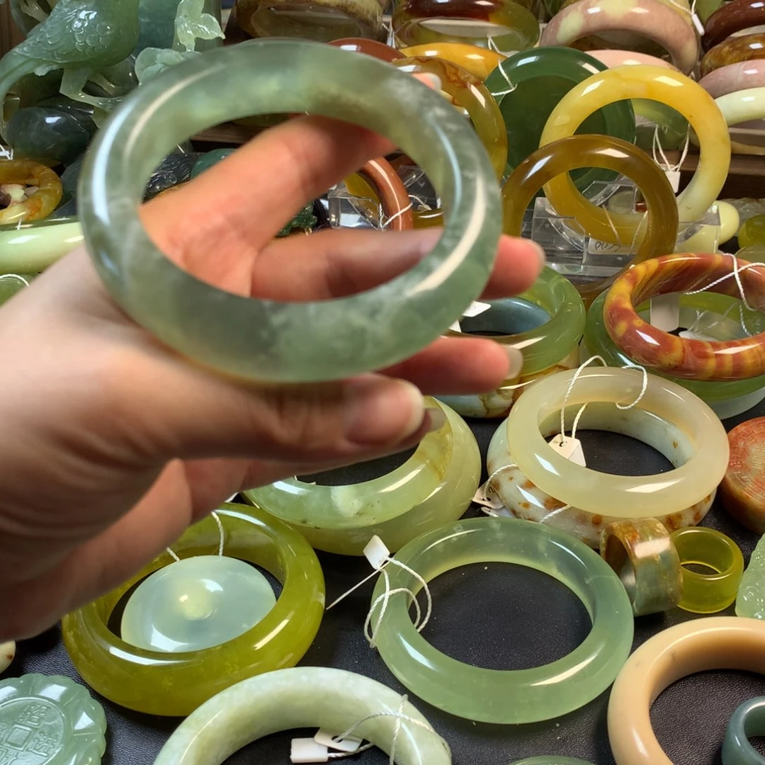 蛇纹石玉未镶嵌手镯