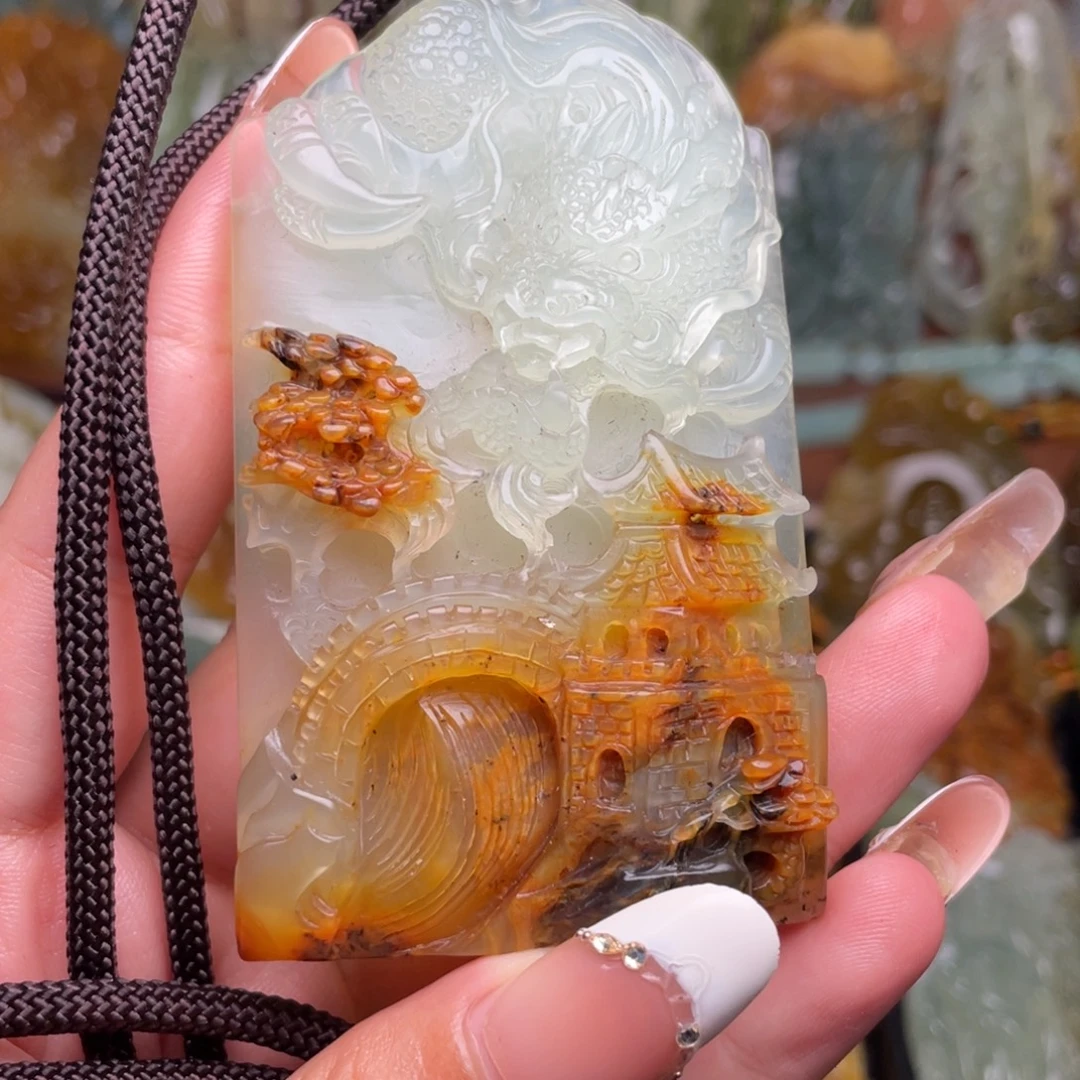 乐****未镶嵌蛇纹石玉颈饰