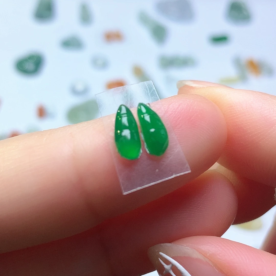 翡翠未镶嵌颈饰豆