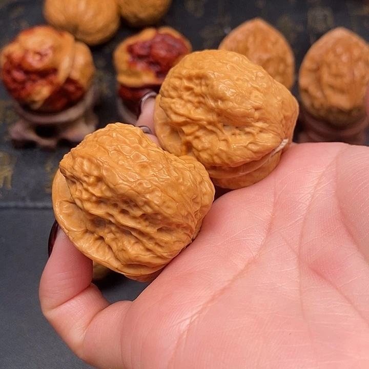 文玩核桃吊坠帝王龙脊