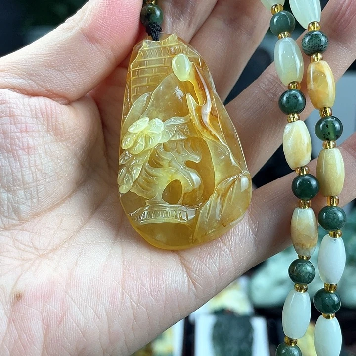 蛇纹石玉颈饰未镶嵌