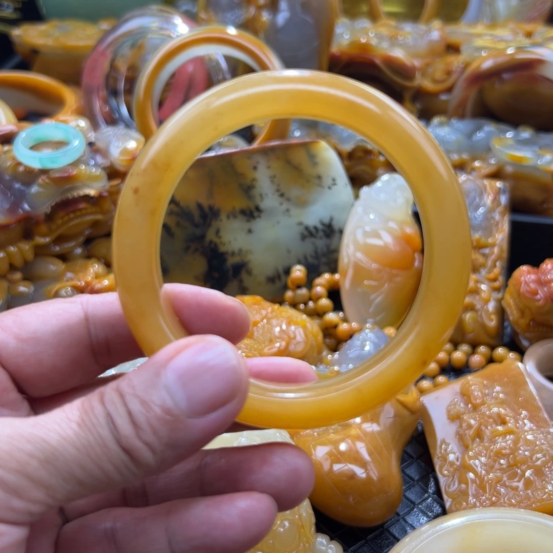 晴***妈颈饰未镶嵌石英质玉