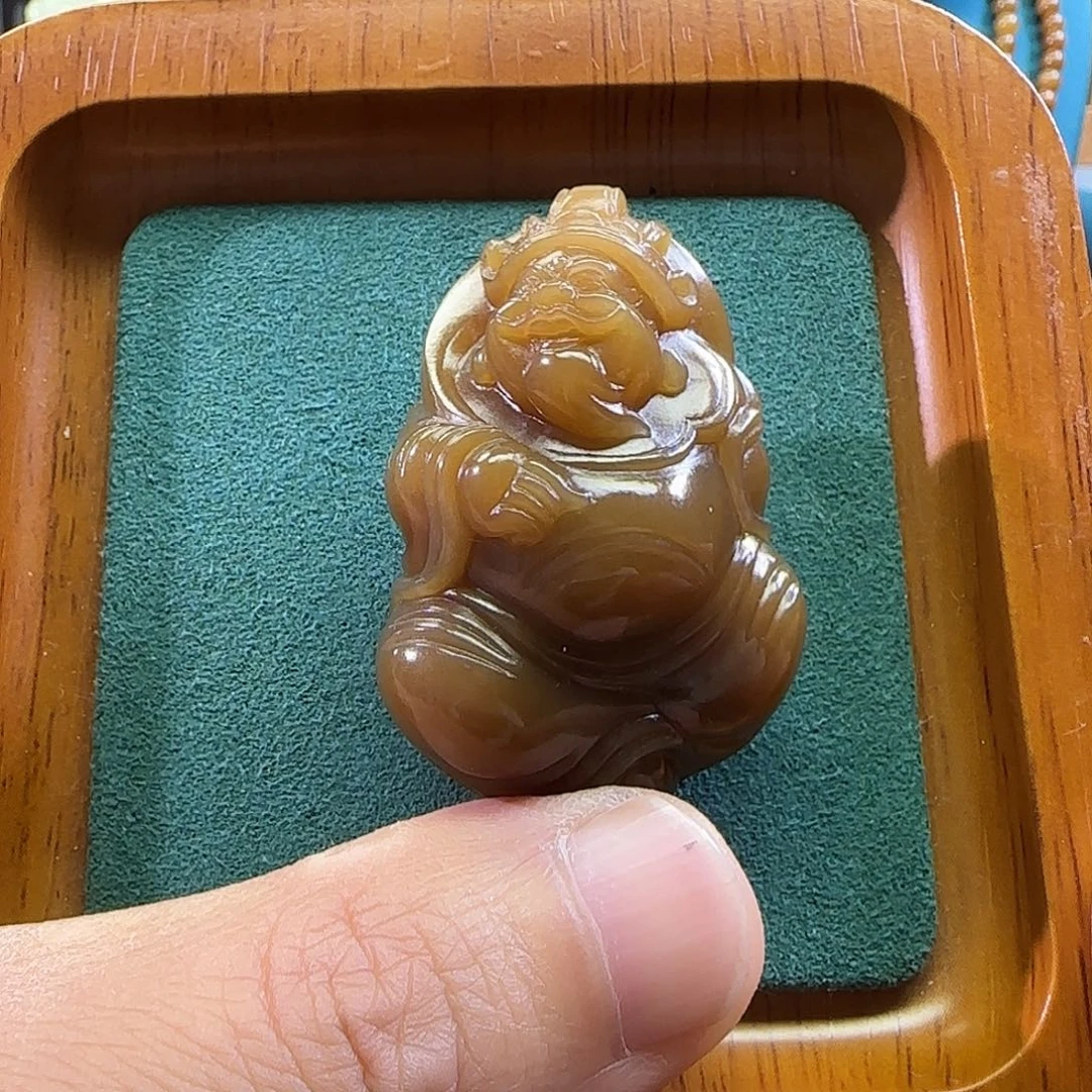 如***祥和田玉（糖玉）未镶嵌颈饰
