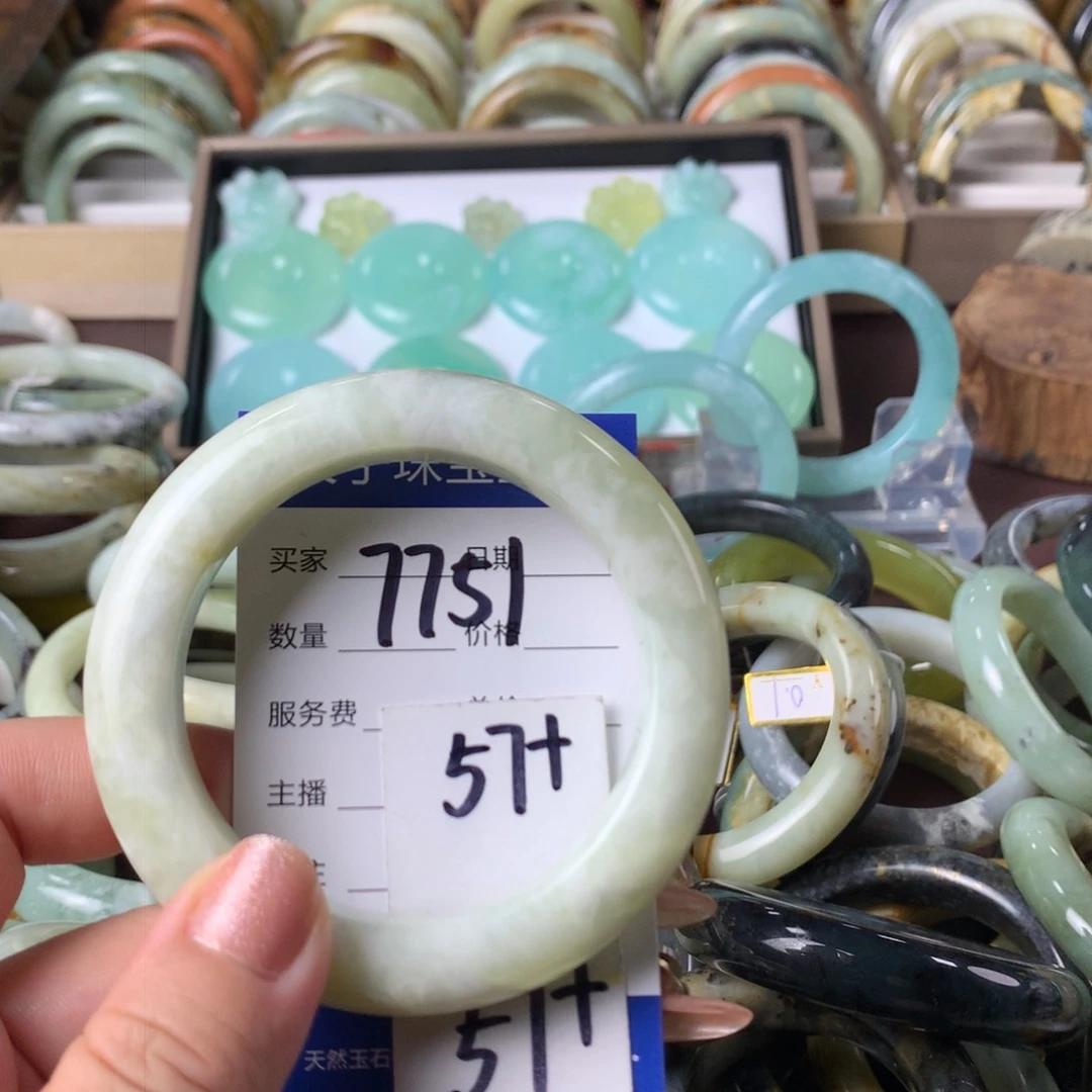 蛇纹石玉手镯未镶嵌7751