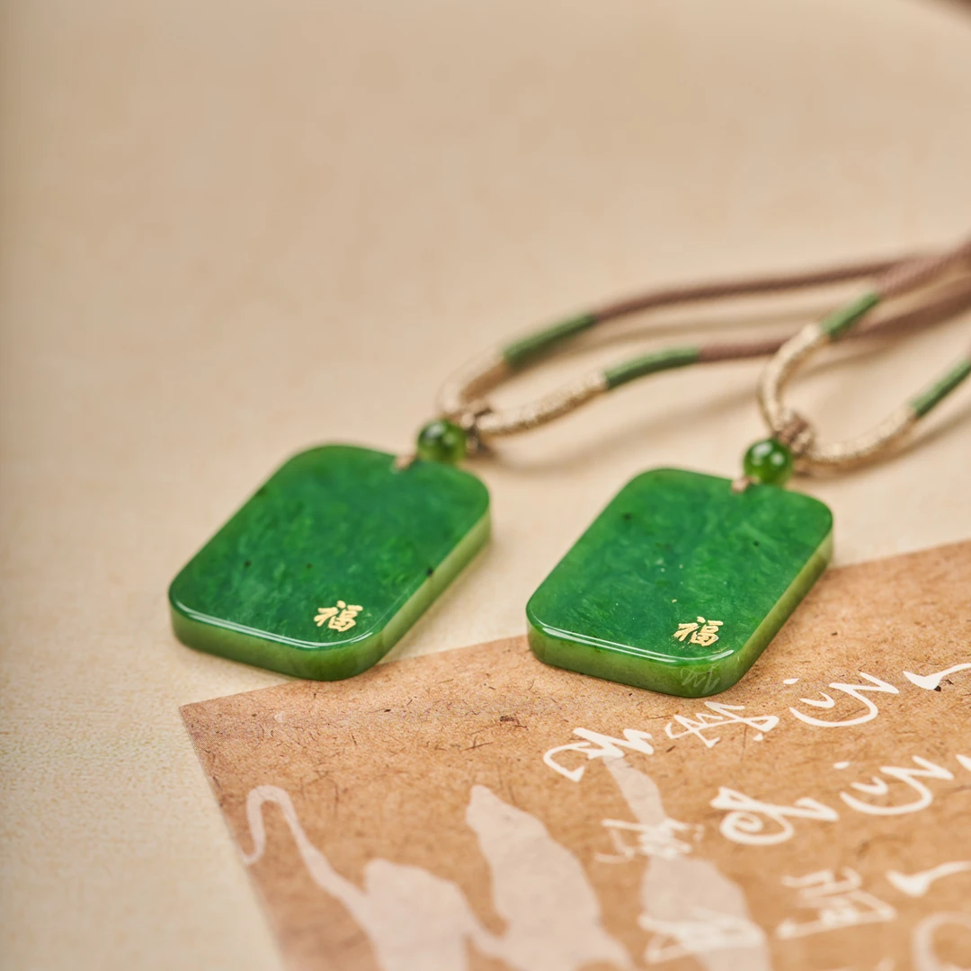 【玉氏珠宝】和田玉方牌吊坠-约34*25*4mm多样性发一 CANYF0010117