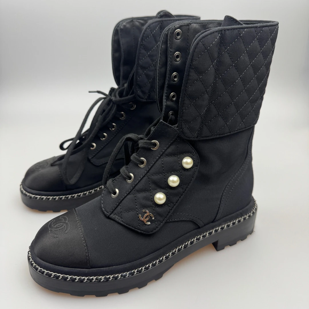 99新 Chanel/香奈儿 尼龙珍珠logo22s高帮马丁靴37码C/3253