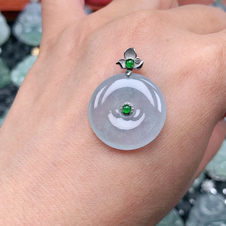 春***开翡翠18K金镶嵌吊坠(不含链)