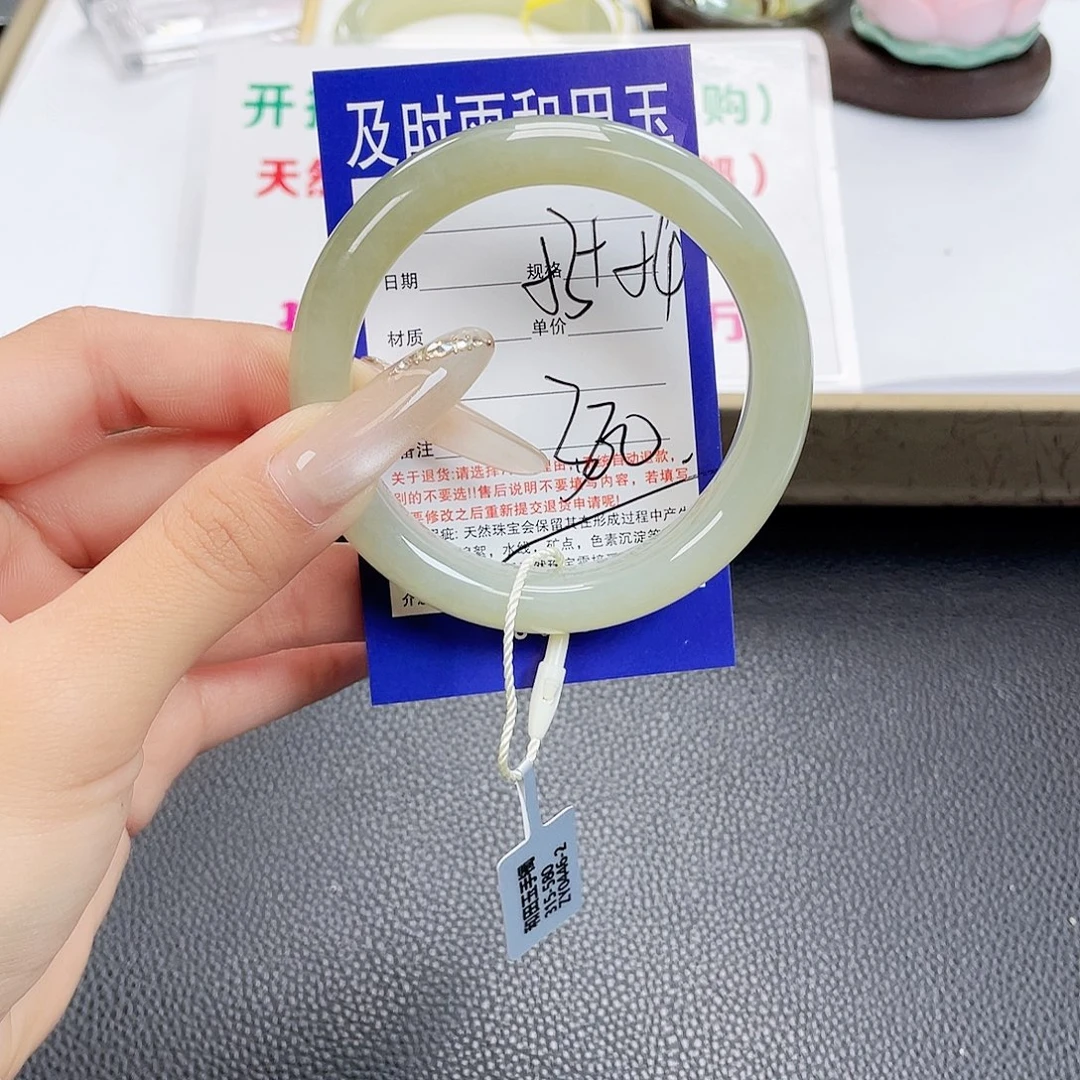 和田玉未镶嵌手镯