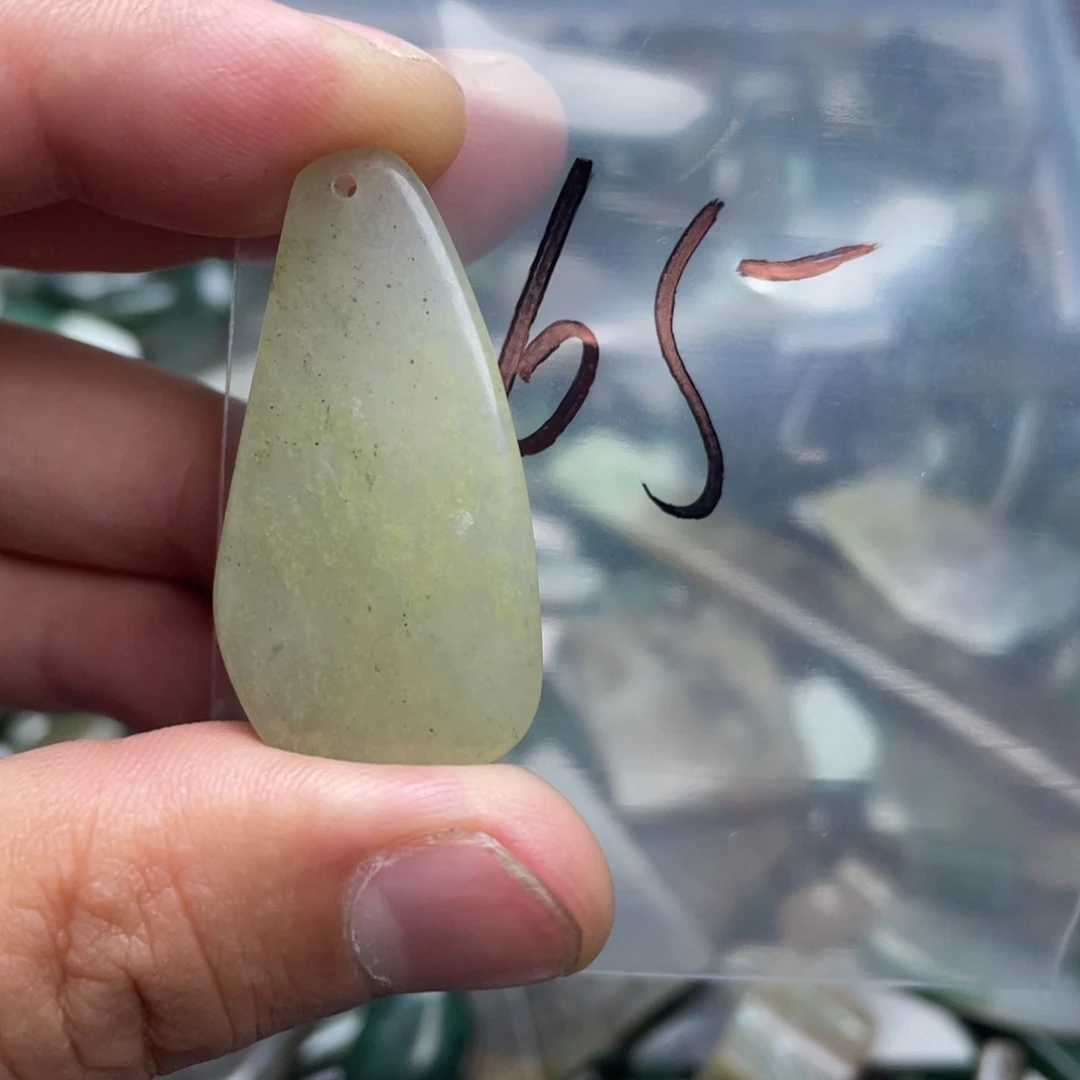 独山玉未镶嵌珠宝半成品