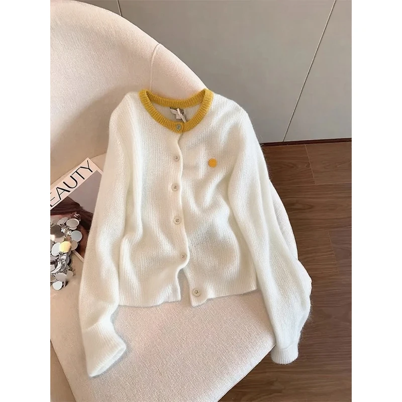 高级感白色圆领针织开衫女2025早秋新款洋气慵懒风软糯休闲毛衣