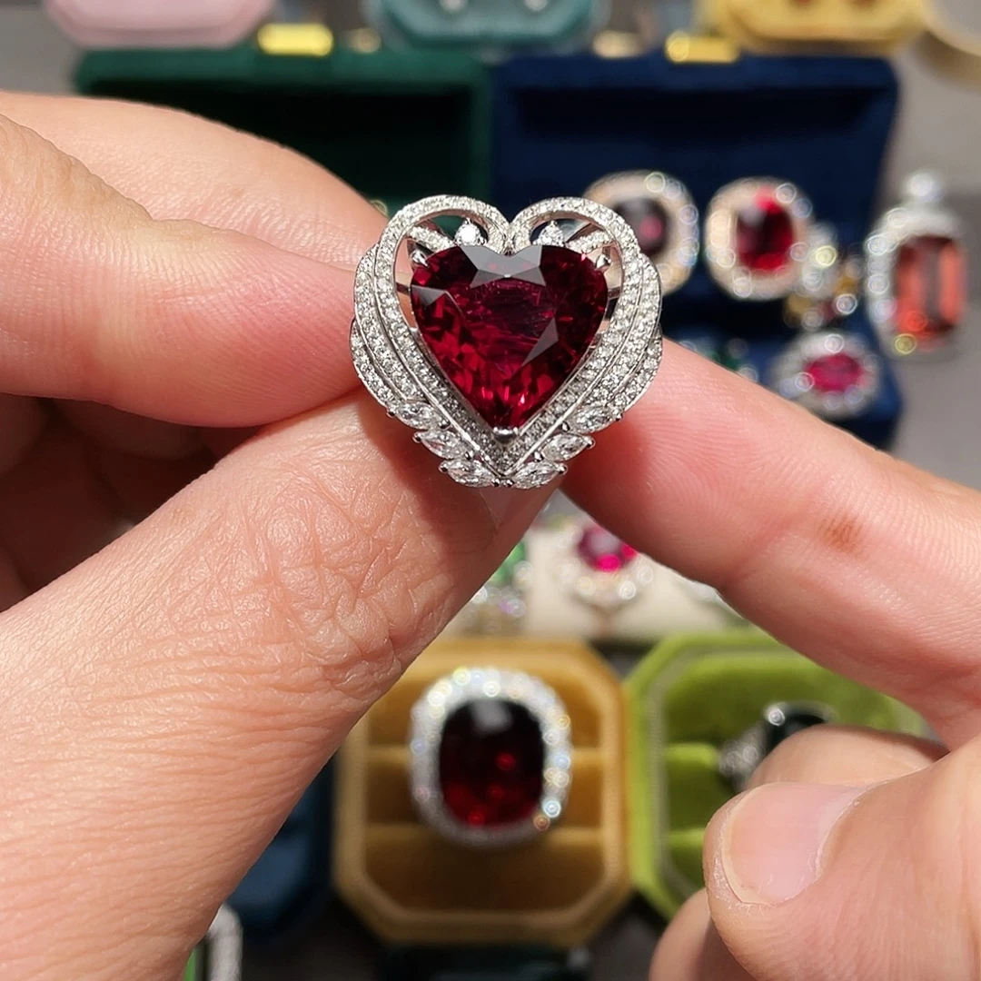 18K金镶嵌碧玺戒指8.85ct