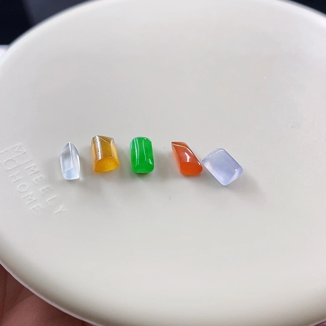颈饰未镶嵌翡翠一手五彩随形特价