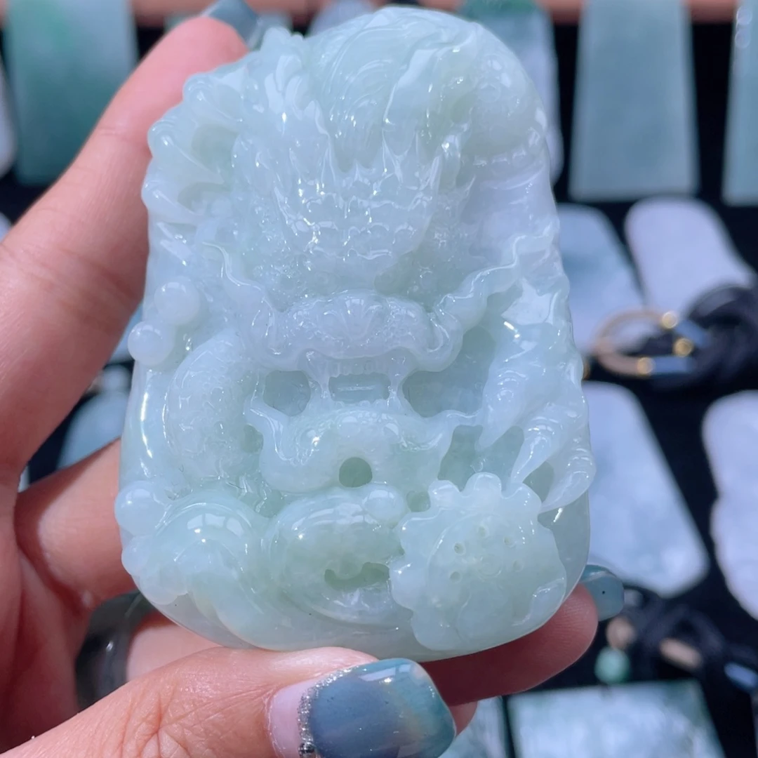 颈饰未镶嵌翡翠龙牌