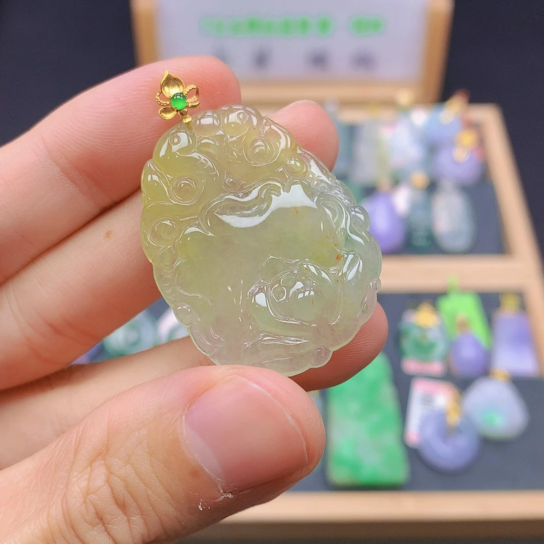 翡翠18K金镶嵌颈饰翡翠